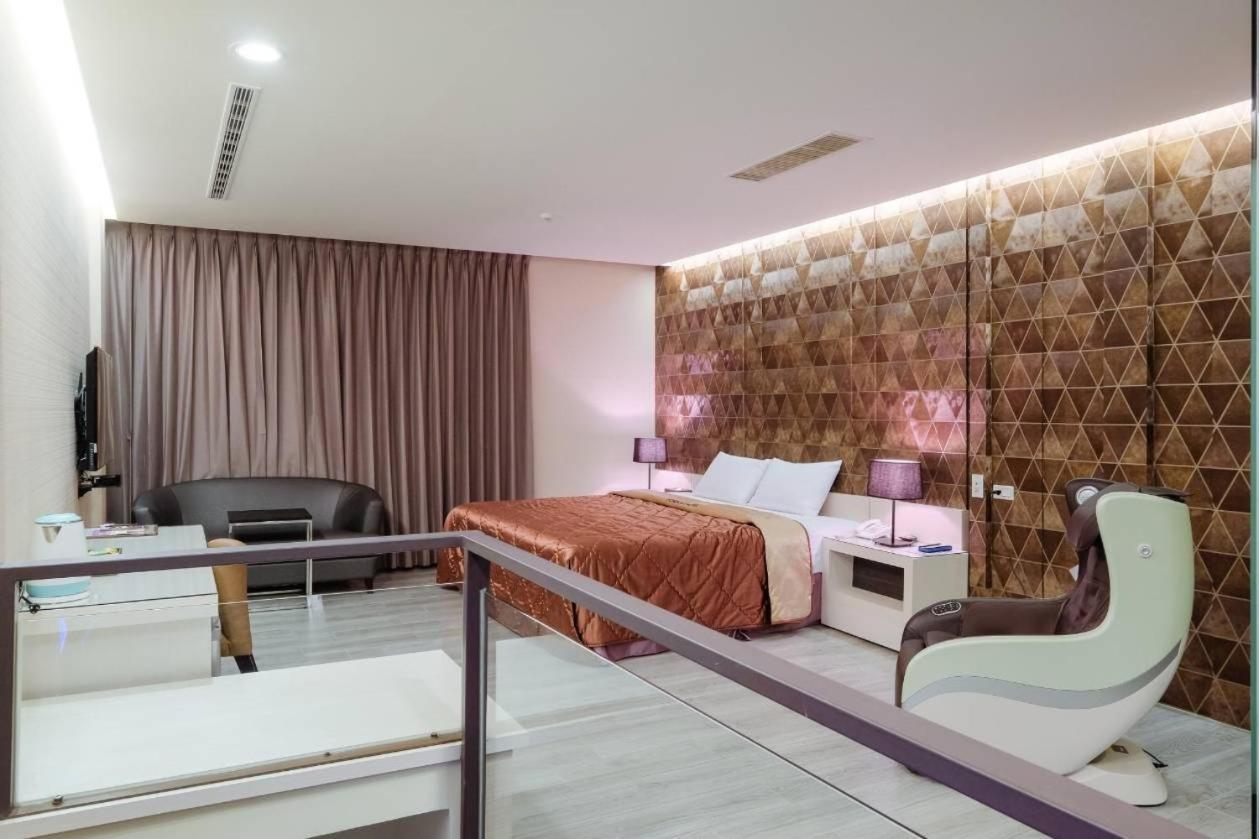 Foxdou Business Motel Тайнань Экстерьер фото